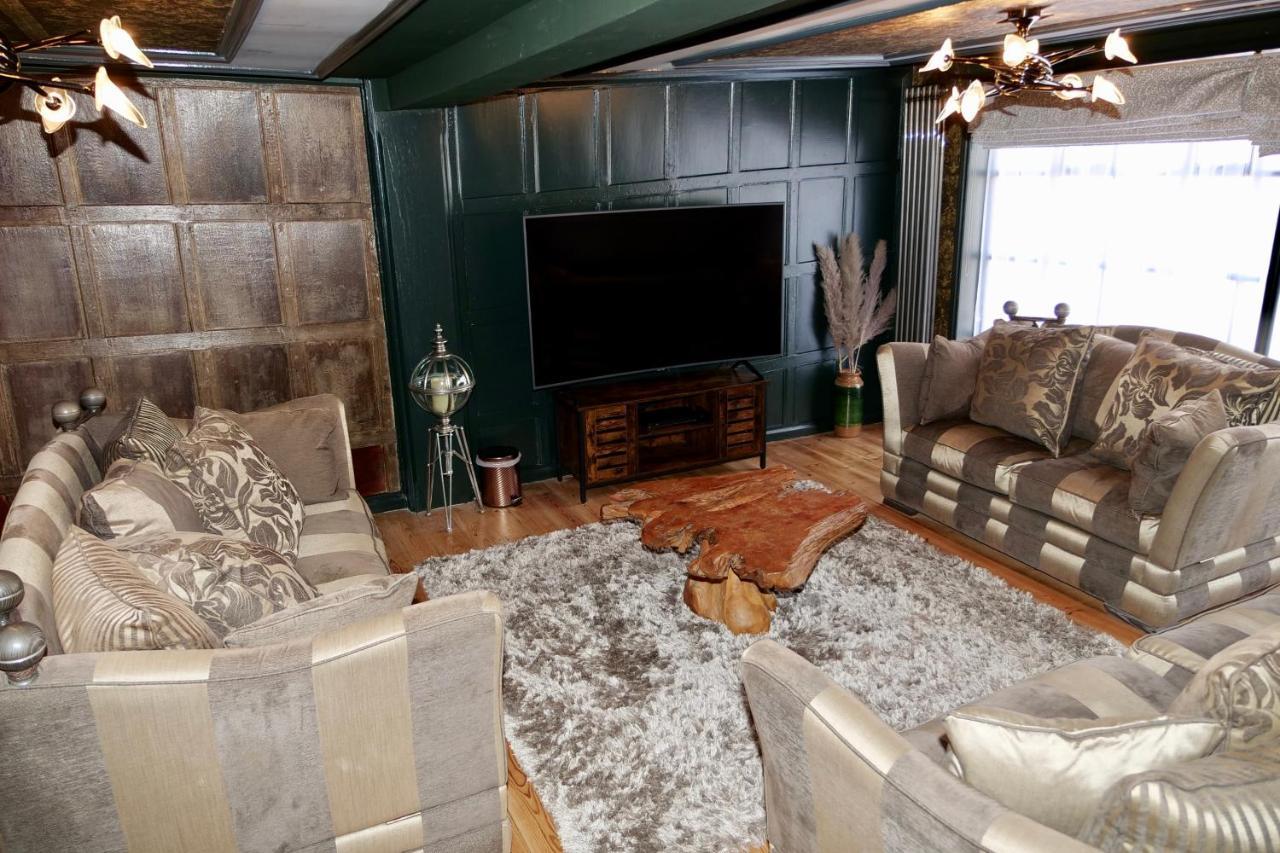 Luxury 9 Bed Manor House Hot Tub Cinema Room Skytv Saffron Walden Exteriör bild