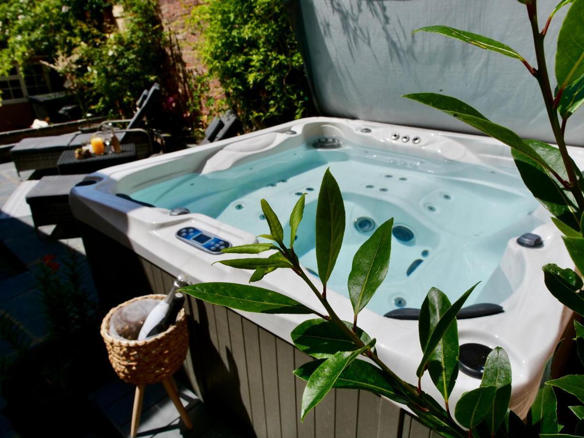 Luxury 9 Bed Manor House Hot Tub Cinema Room Skytv Saffron Walden Exteriör bild