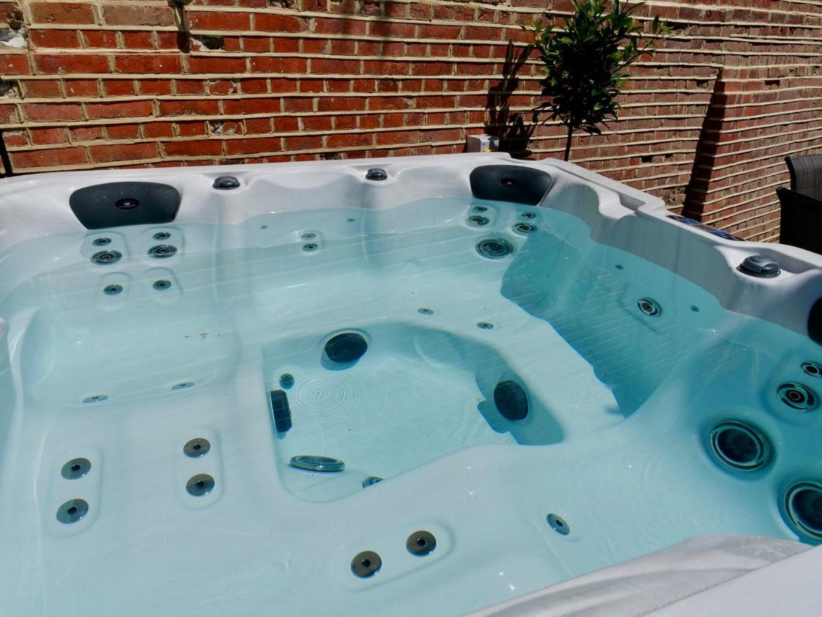 Luxury 9 Bed Manor House Hot Tub Cinema Room Skytv Saffron Walden Exteriör bild