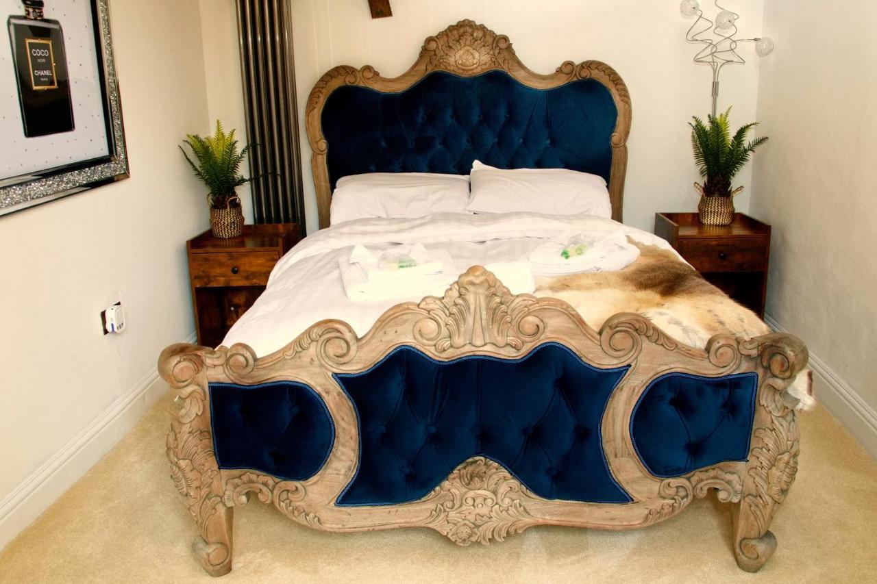 Luxury 9 Bed Manor House Hot Tub Cinema Room Skytv Saffron Walden Exteriör bild